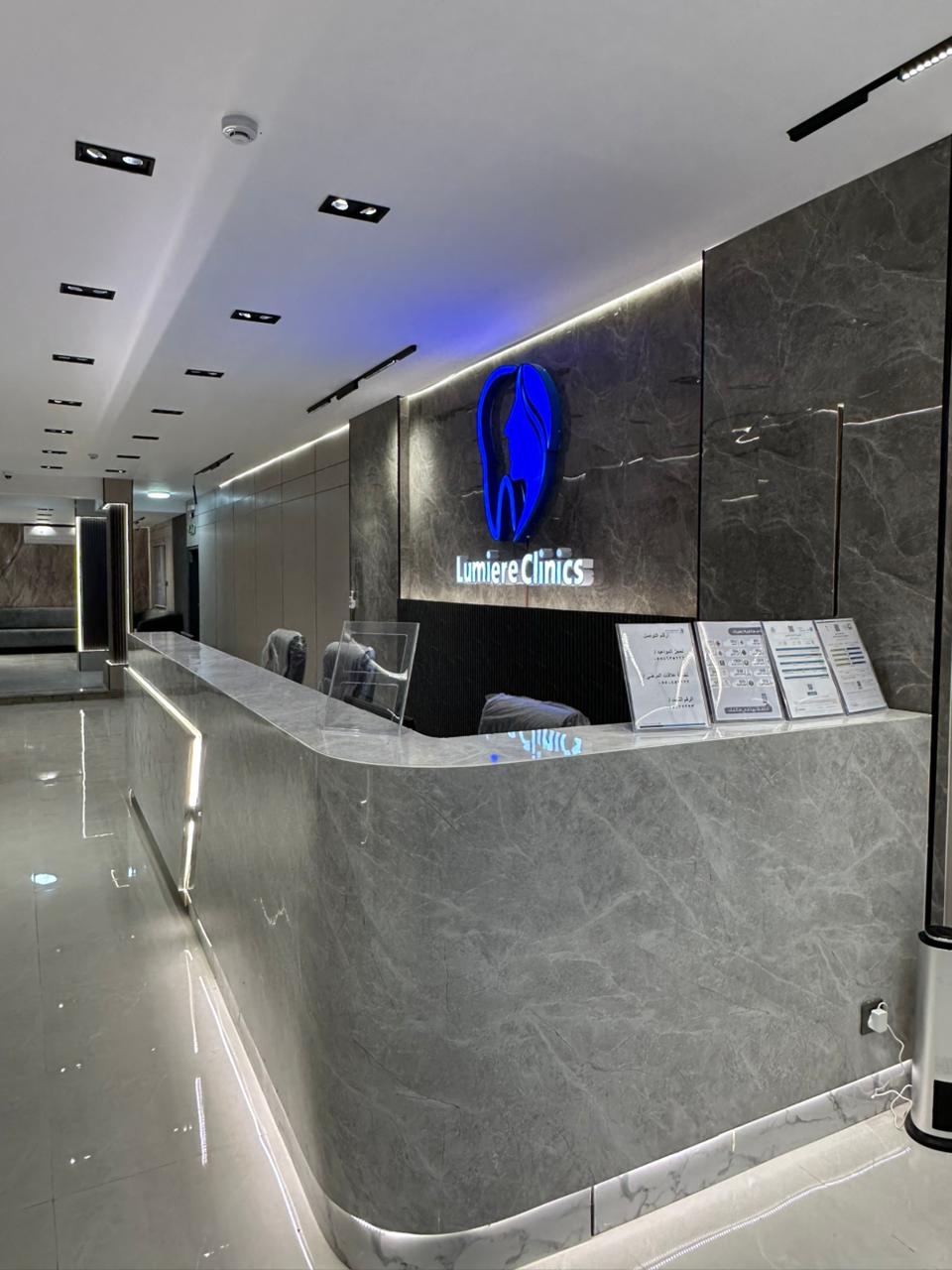 طاولة الاستقبال الرخامية